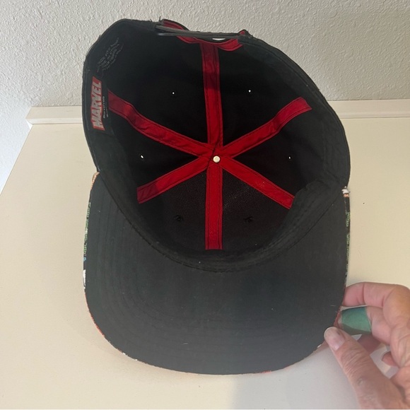 Marvel Black Hat with Red and White Logo - Picture 6 of 8